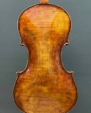 Modelo STRADIVARI-CANDI. Barcelona, 2022.